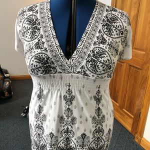 🔶 3/$12 🔶 B&W empire waist faux wrap shirt.